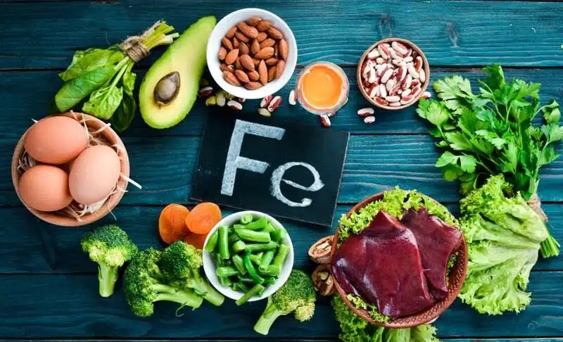 رژیم غذایی مناسب برای تقویت رشد ابرو بعد از کاشت