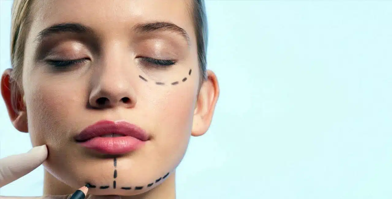 بلفاروپلاستی با تزریق نانوفت | جوانسازی چشم با ترکیب جراحی و سلولهای بنیادی