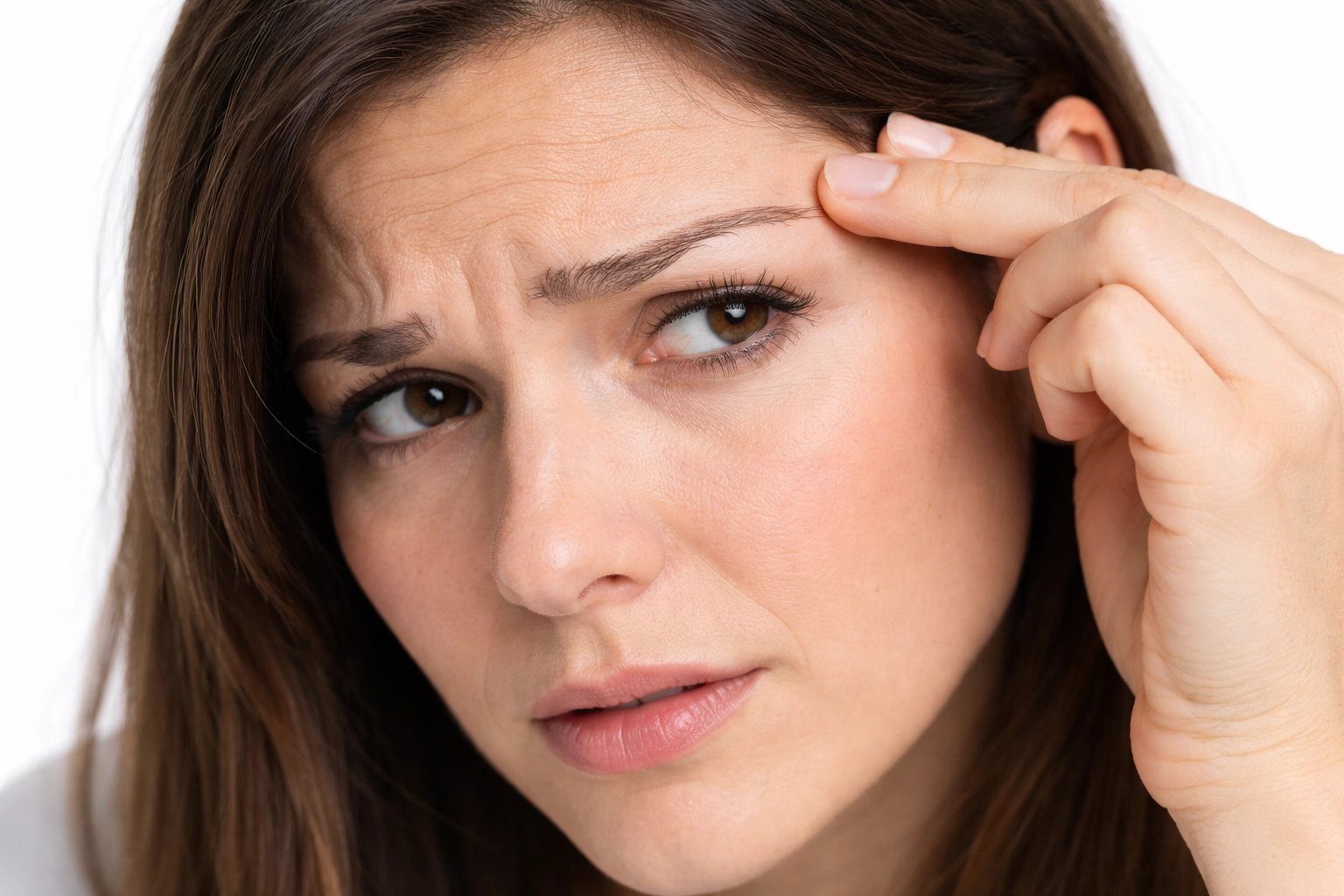 اگر احساس میکنید ابروهایتان نازکتر شدهاند یا در برخی نواحی دچار ریزش هستند، در این مقاله همراه ما باشید.